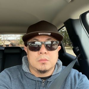 Meet your Posher, Dennis albert